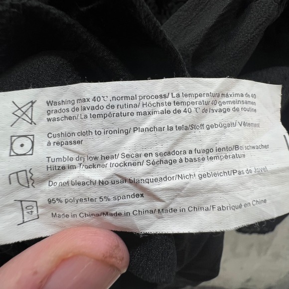 ELESOL Black Smocked Peplum Blouse XL Bell Sleeve Lace Trim Boho Renaissance - Picture 9 of 10